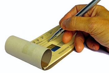 Carnet di assegni con numero seriale deli stessi in basso a sinistra