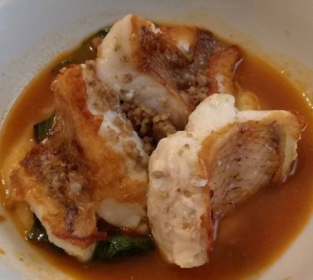 Come deve essere ristretto il liquido della zuppa di scorfano rosso