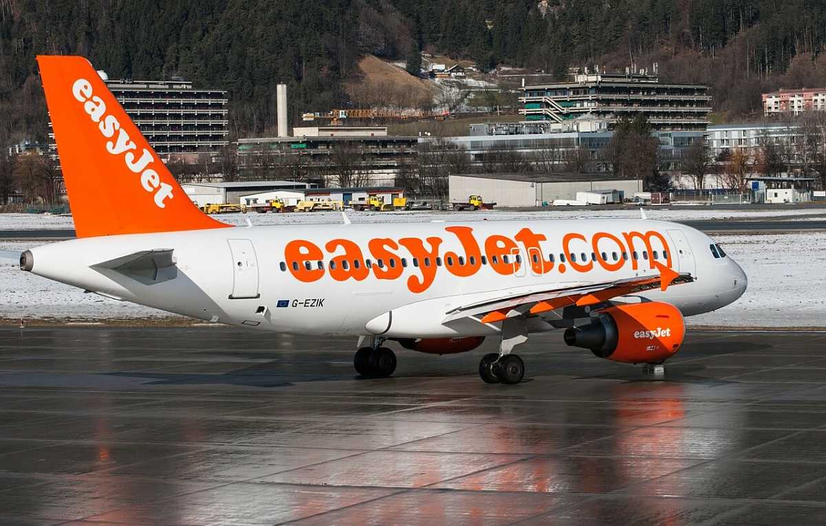 Si può risparmiare sui voli viaggiando su aerei di compagnie come Easyjet