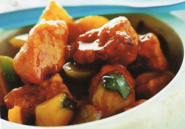 Bocconcini di maiale in agrodolce alla cinese con ananas