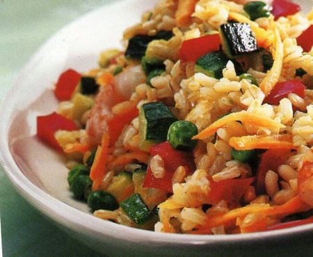 Invitante e genuino piatto light a base di riso, gamberetti e ortaggi