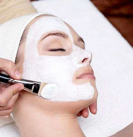 La maschera si bellezza deve essere tenuta sul viso in completo relax