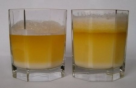 Aspetto del succo di patate crude che inizia a sedimentare dopo 5 minuti dalla preparazione