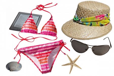 Bikini e cappello di paglia da mettere via al rientro dalle vacanze