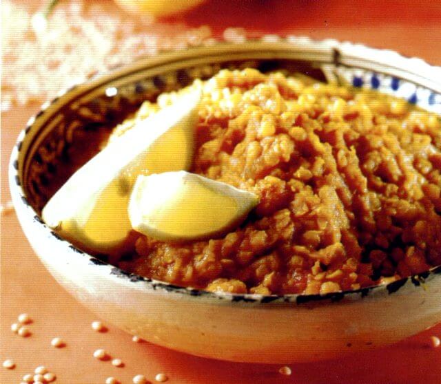 Ciotola con lenticchie speziate all'italiana