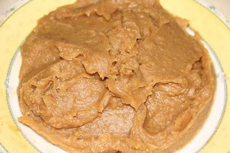 Crema di castagne bollite fatta con il passaverdure