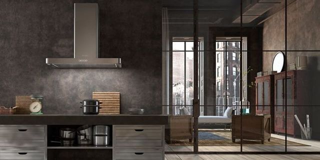 Cucina con cappa in acciaio pulita alla perfezione