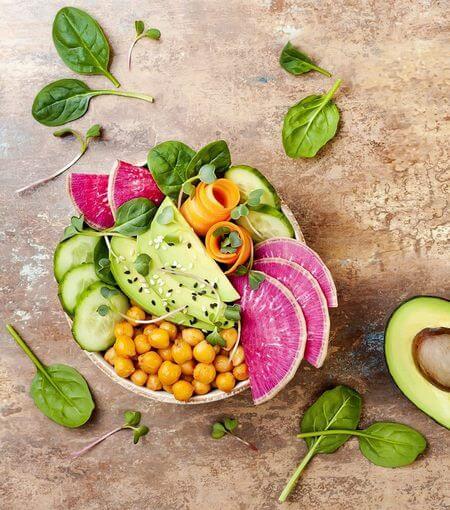 Goloso, sano e colorato piatto vegetariano