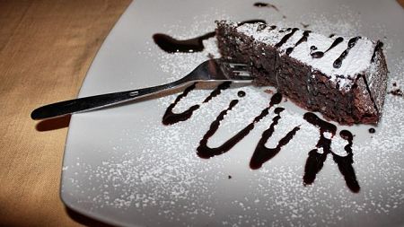 Torta caprese di cioccolato fondente