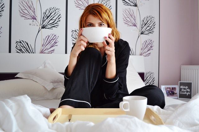 Bere acqua calda a digiuno al mattino fa bene