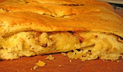 Fougasse cotta alla perfezione con crosta croccante e interno soffice