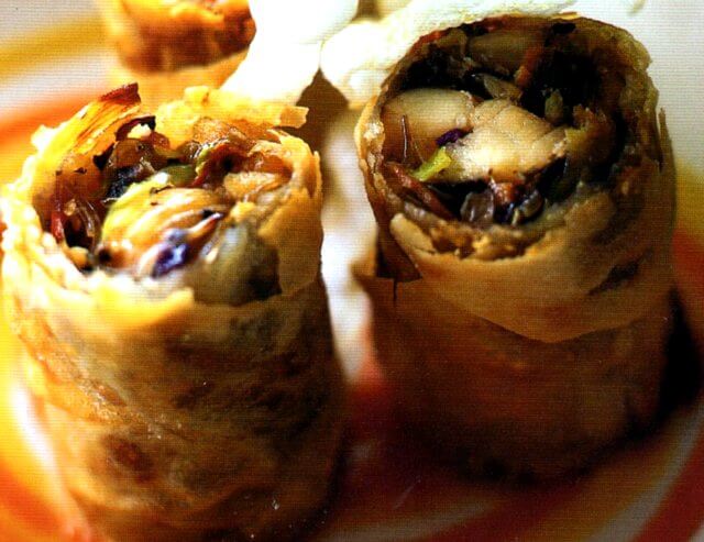Rotolini di granchio indonesiani Rotolini di granchio, verdure e vermicelli di soia fritti