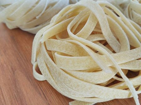 agliatelle secche senza uova adatte per fare la pastasciutta con patate e fagiolini vegana