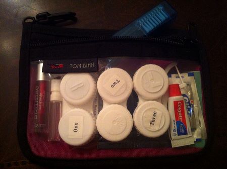 Truosse per cosmetici con barattolini etichettati per capire cosa contengono