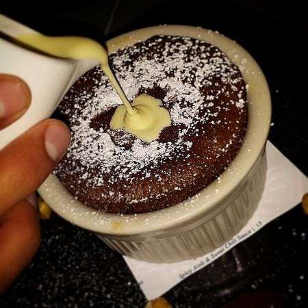 La crema inglese è ideale per accompagnare souffé dolci