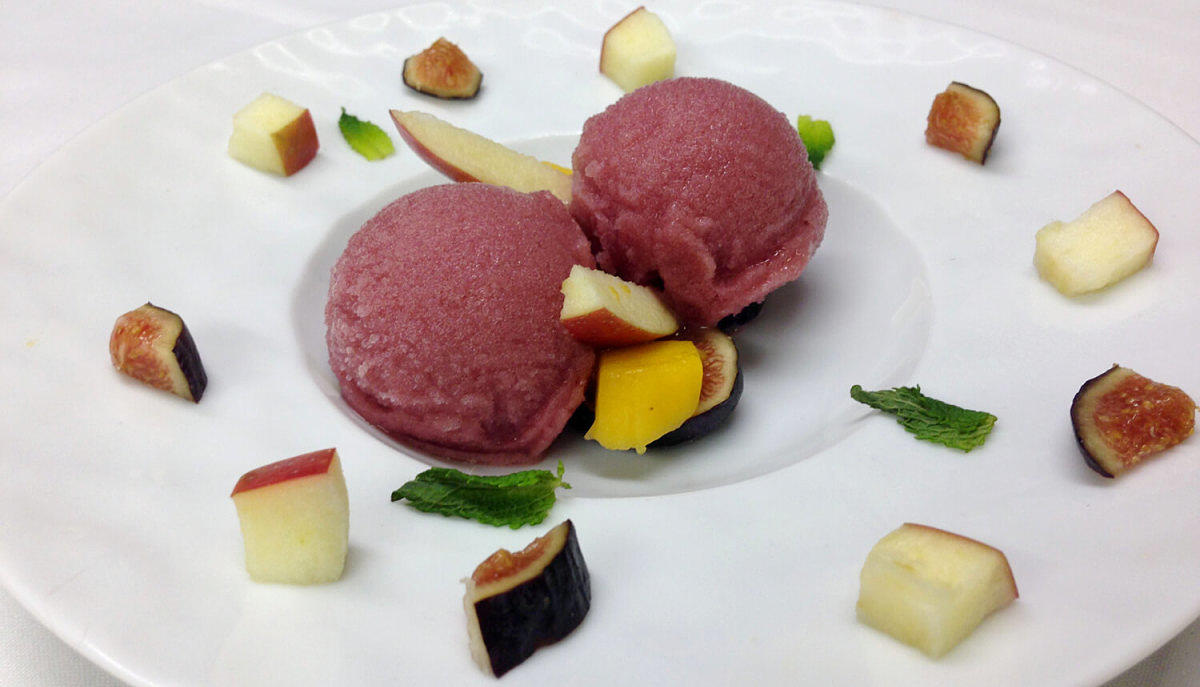 Sorbetto al melograno ben decorato