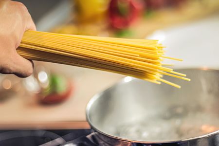 Gli spaghetti vanno cotti in acqua bollente