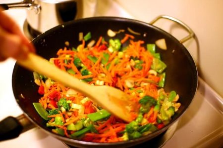 Come saltare le verdure in padella