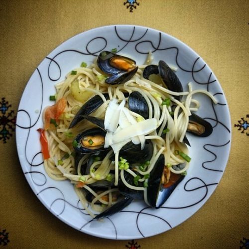 La pasta con cozze e patate è una specialità di Procida