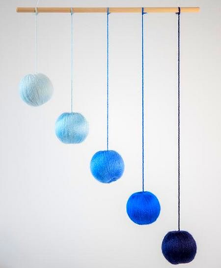 Giostrina Gobbi con sfere blu di diverse tonalità