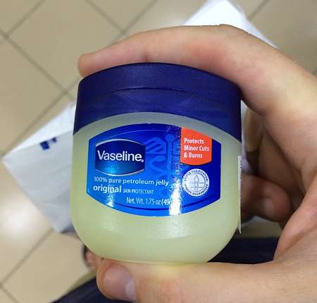 Vaselina nel barattolo