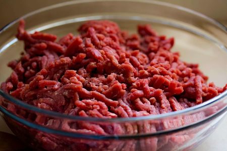 Ciotola con carne bovina di prima scelta macinata 2 volte