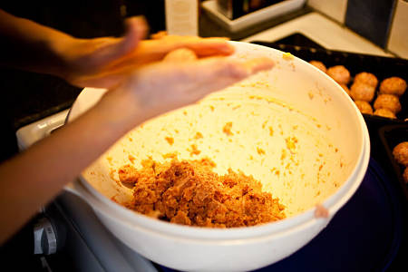 Come fare le polpette a mano con l'impasto di carne