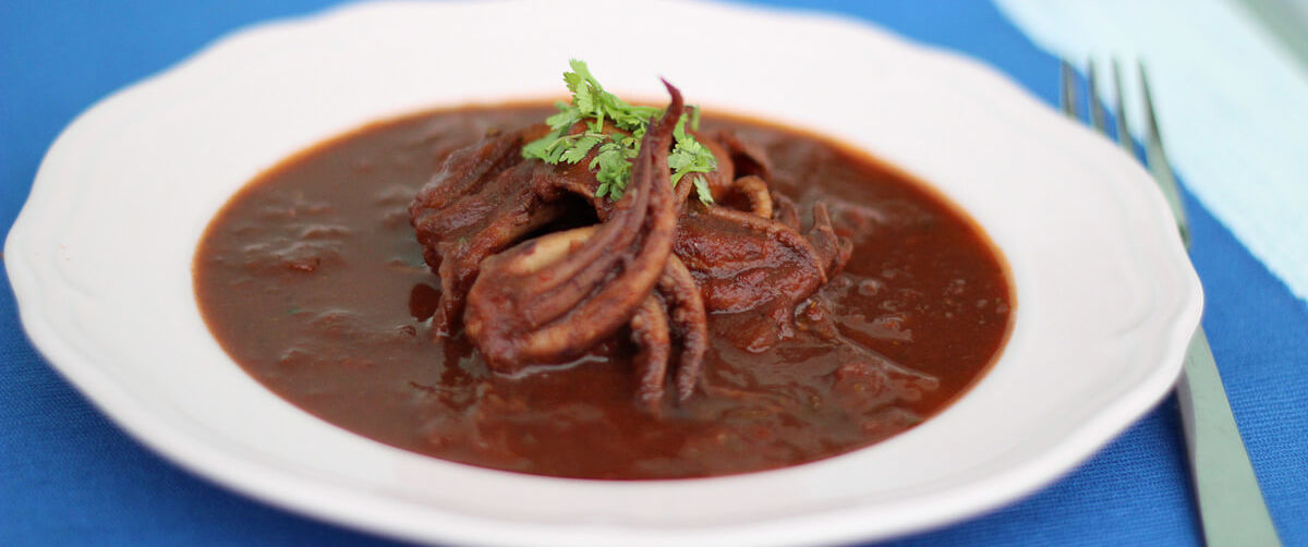 Zuppa di totani con tentacoli interi