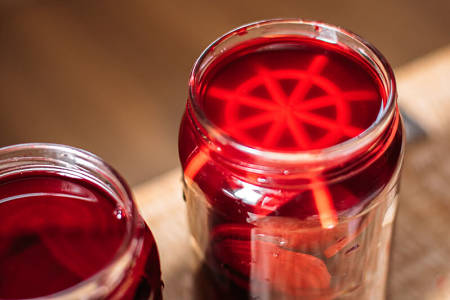 Come mettere il distanziatore in un barattolo contenente una conserva