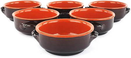 Casseruole in terracotta della Nuova Colì marroni esternamente e color mattone all'interno