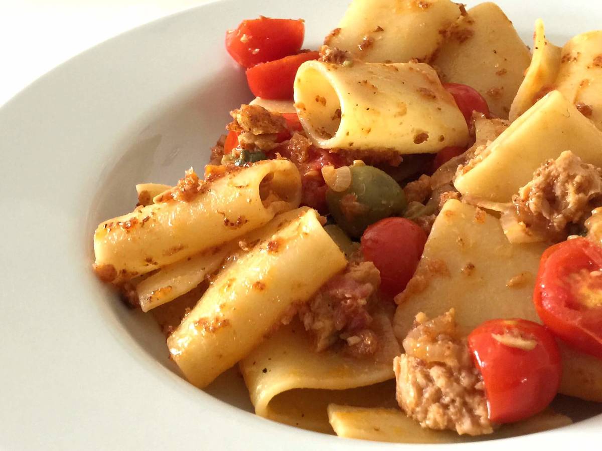 Paccheri alla pantesca nel piatto