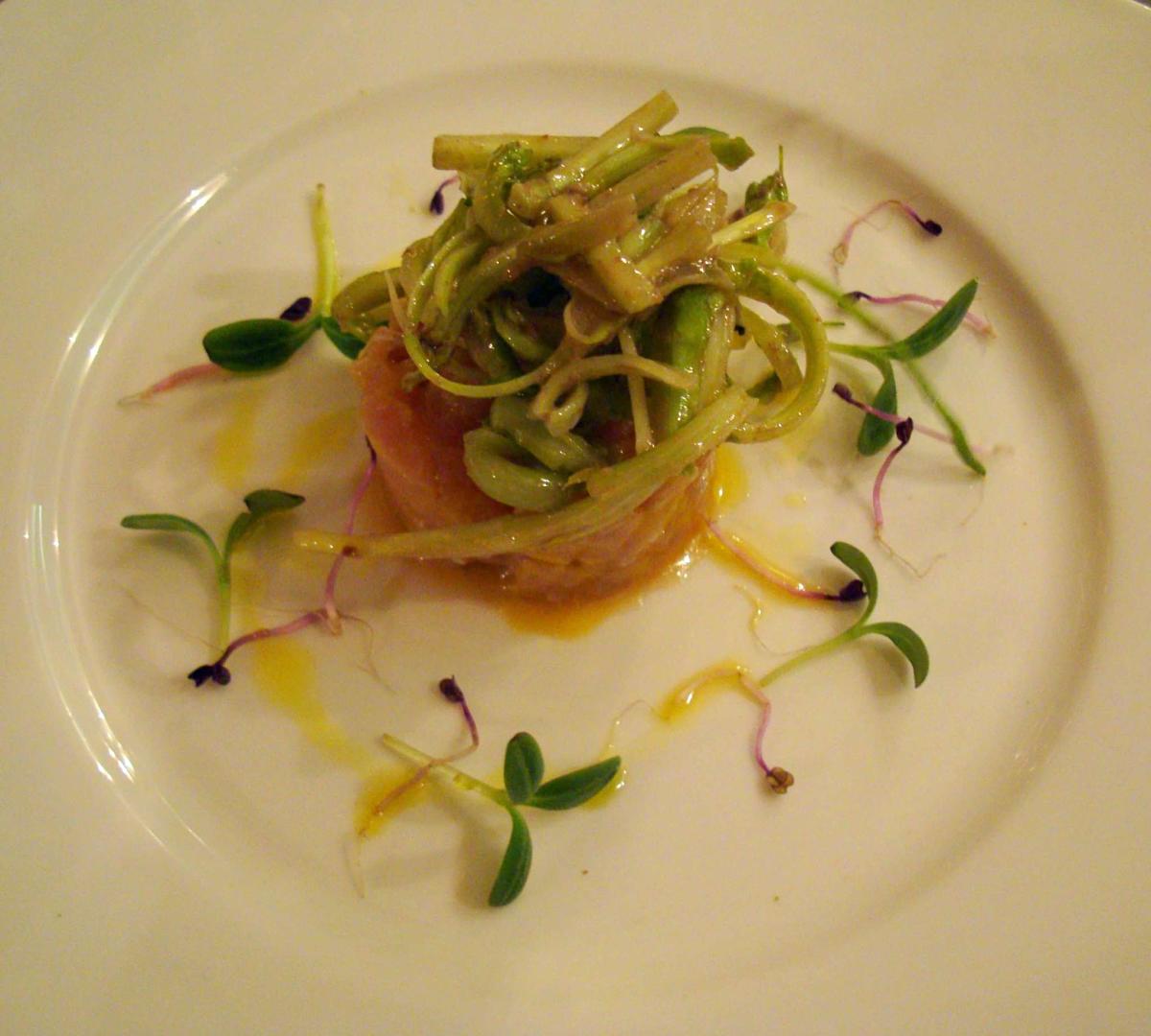 Tartare di ricciola con puntarelle all'acciuga