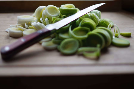 Porro affettato a rondelle sottili
