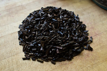 Bacche di vaniglia tagliate e pezzetti