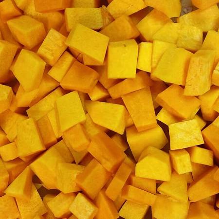 Poolpa di zucca tagliata a dadini