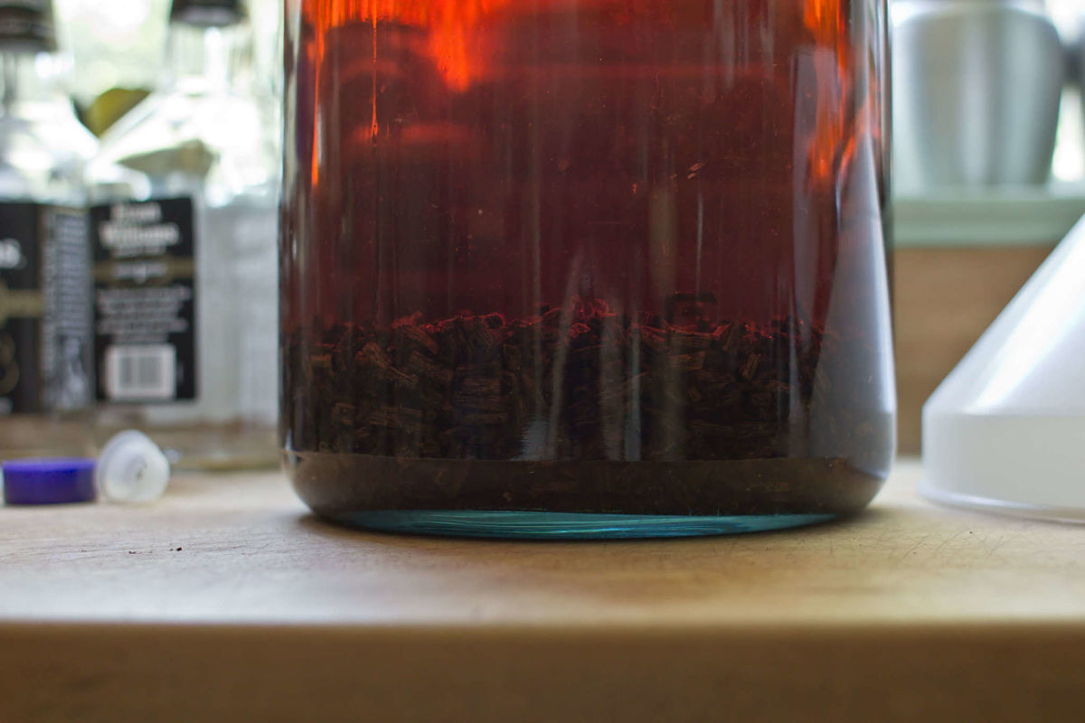 Come fare in casa l'estratto di vaniglia con bacche della spezia e vodka