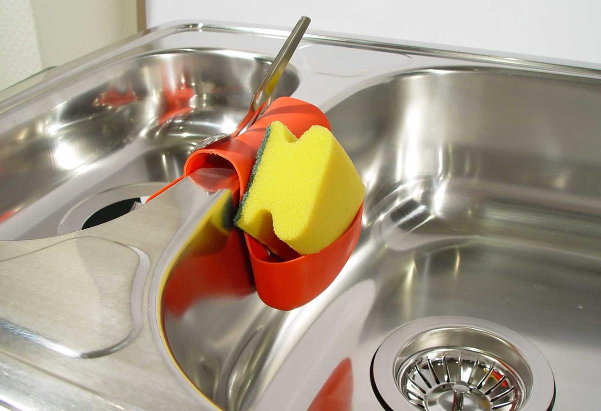 Come pulire le spugne da bagno: i rimedi per igienizzarle e disinfettarle