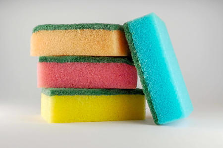 Spugne da cucina di colori diversi