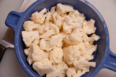 Cimette di cavolfiore nel colino