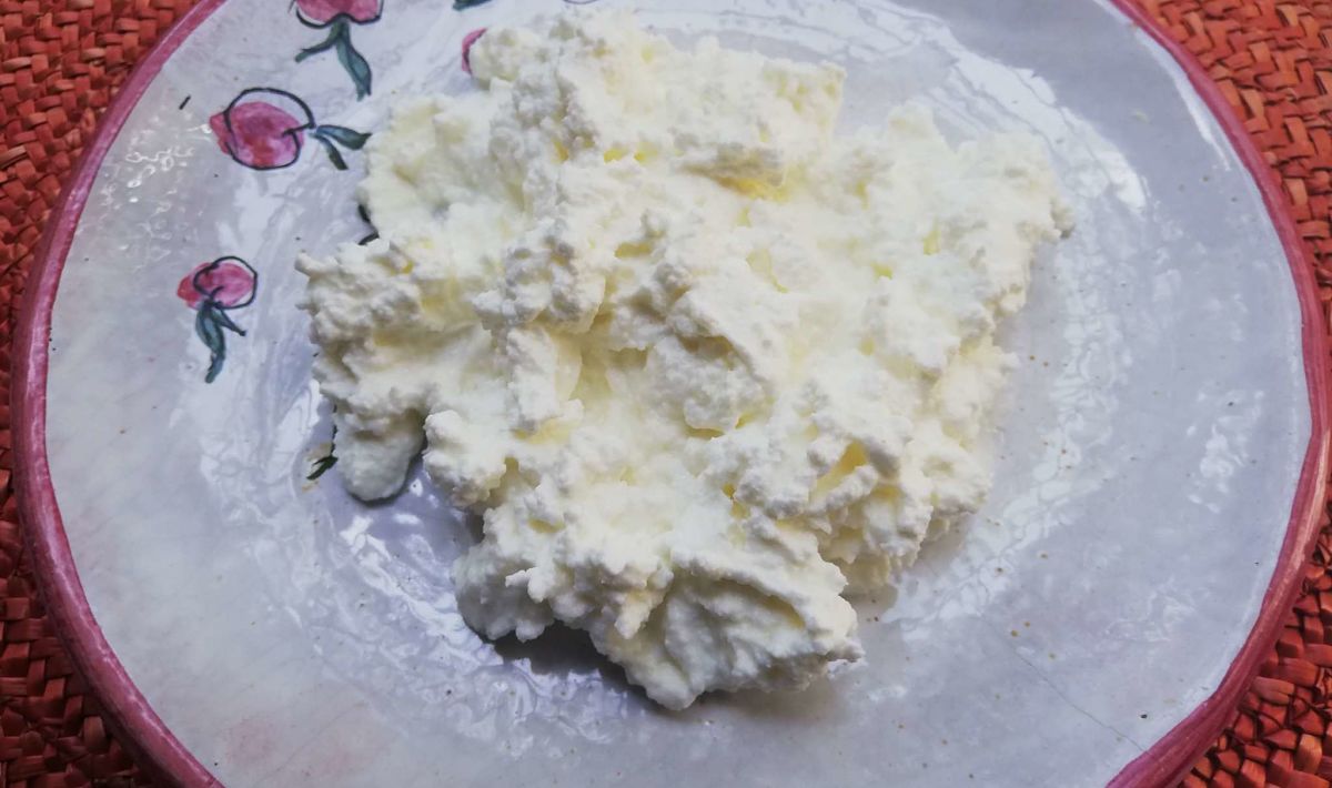 Prescinsêua genovese nel piatto