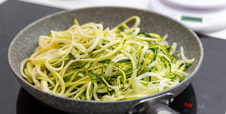 Spaghetti di trombette di Albenga nella padella