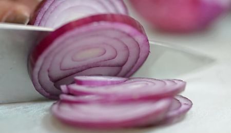 Cipolla di Tropea tagliata a fette non troppo sottili