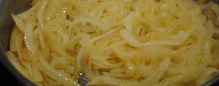 Cipolle a fette appena rosolate