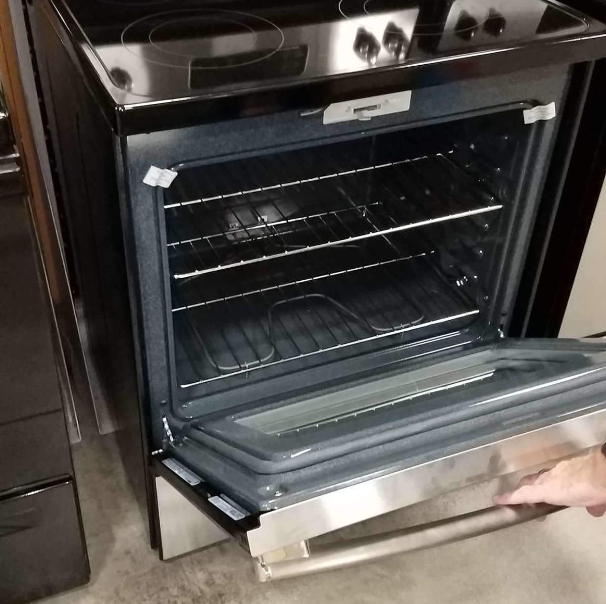 Abitacolo del forno perfettamente pulito