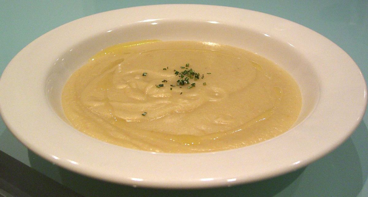 Piatto fondo con vellutata di castagne e pastinaca