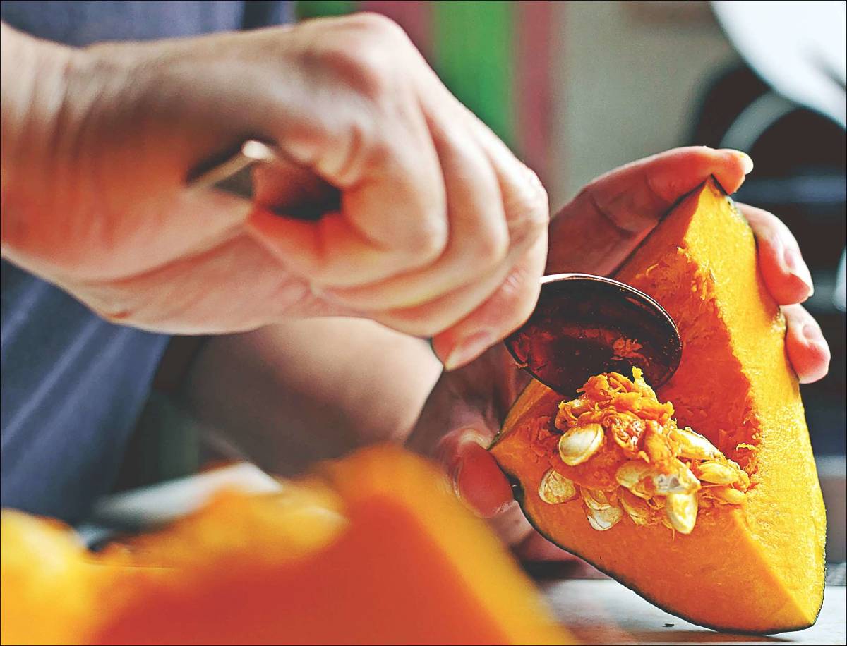 Come mondare la zucca Come pulire la zucca dei semi e dei filamenti