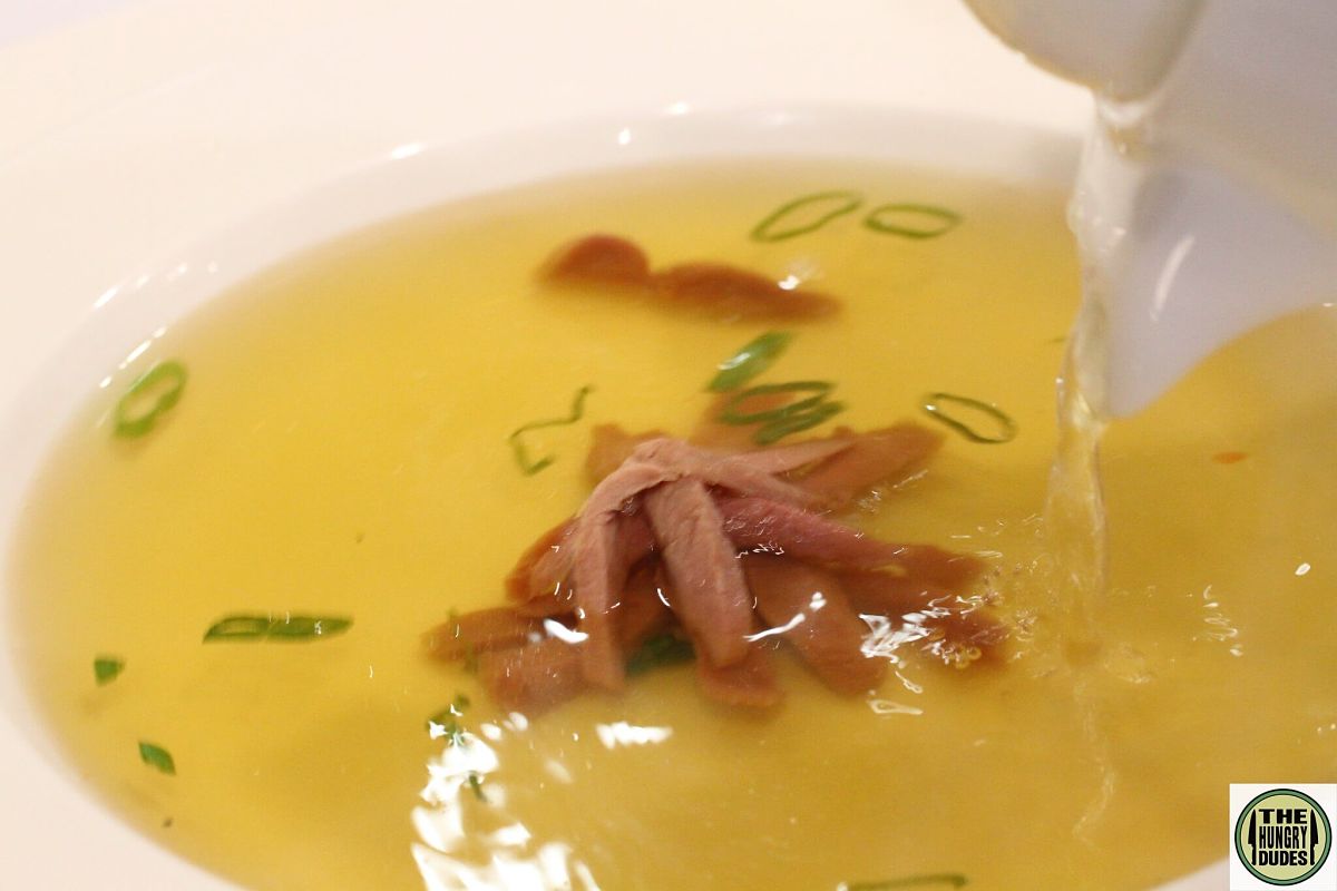 Carne e brodo di cappone