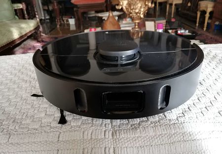 Aspetto della parte laterale frontale di Dreame L10 PRO