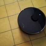 Robot Dreame L10 Pro in funzione su pavimento di ceramica