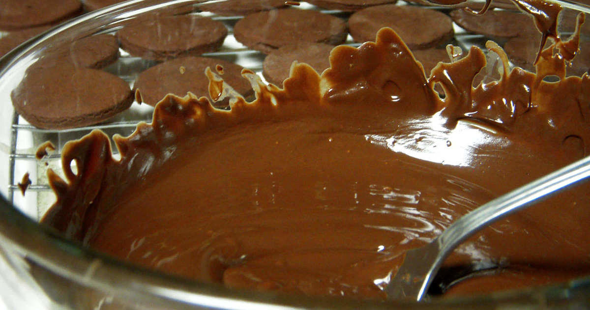 Sanguinaccio al cioccolato napoletano in ciotola di vetro